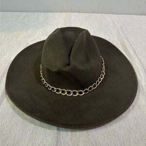 Cog green bohemian hat with chain